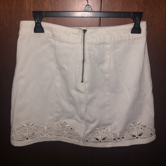 Pacsun White Skirt with Floral Design Hem - Picture 2 of 3